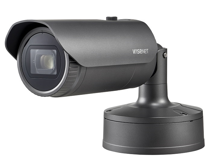 Camera IP Bullet HANWHA VISION XNO-6120R oferă o rezoluție de 2MP, ideală pentru supravegherea eficientă a spațiilor