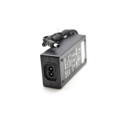 Alimentator Transformator Stabilizat 220V, 12V, 10A Q-7A015 este soluția ideală pentru alimentarea dispozitivelor electrice.