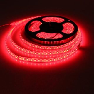 Banda LED de 600 de LED-uri roșii, cu lungimea de 5 metri, ideală pentru utilizare în exterior. Produsul Q-18A041 oferă o