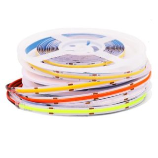 Banda LED COB 576 LED/m oferă un iluminat RGB vibrant, ideal pentru utilizare în exterior datorită gradului de protecție