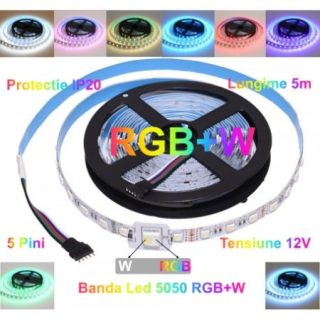Banda LED RGBW 300 LED-uri 8W/m pentru interior Q-18A047 oferă iluminare ambientală versatilă și eficientă energetic.